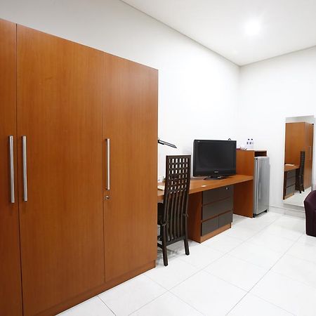 Reddoorz @ Menteng Джакарта Екстериор снимка