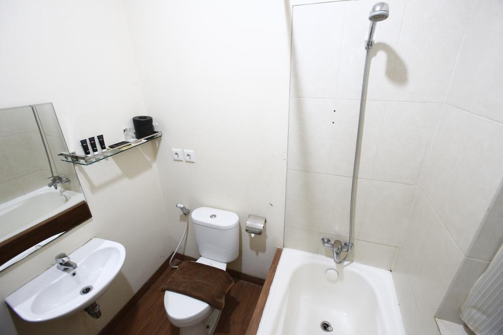Reddoorz @ Menteng Джакарта Екстериор снимка