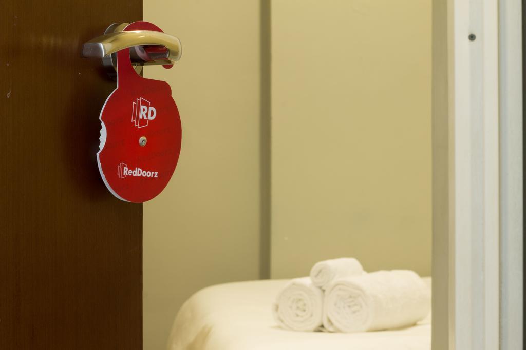 Reddoorz @ Menteng Джакарта Екстериор снимка