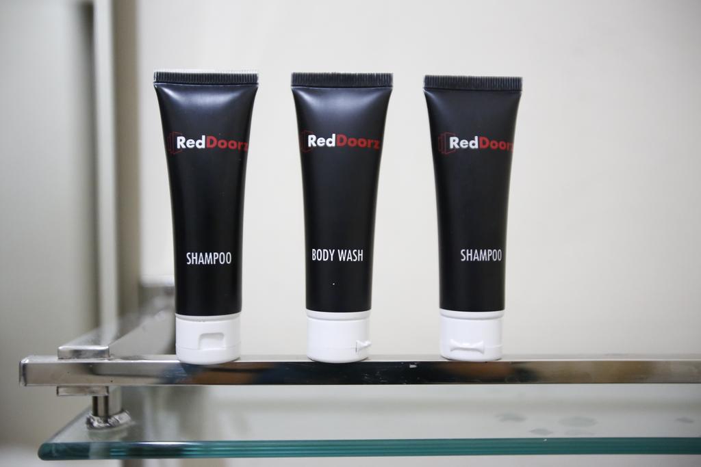 Reddoorz @ Menteng Джакарта Екстериор снимка