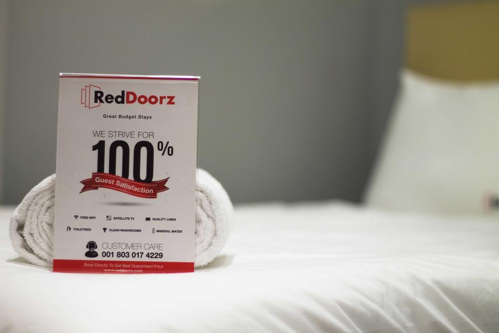 Reddoorz @ Menteng Джакарта Екстериор снимка