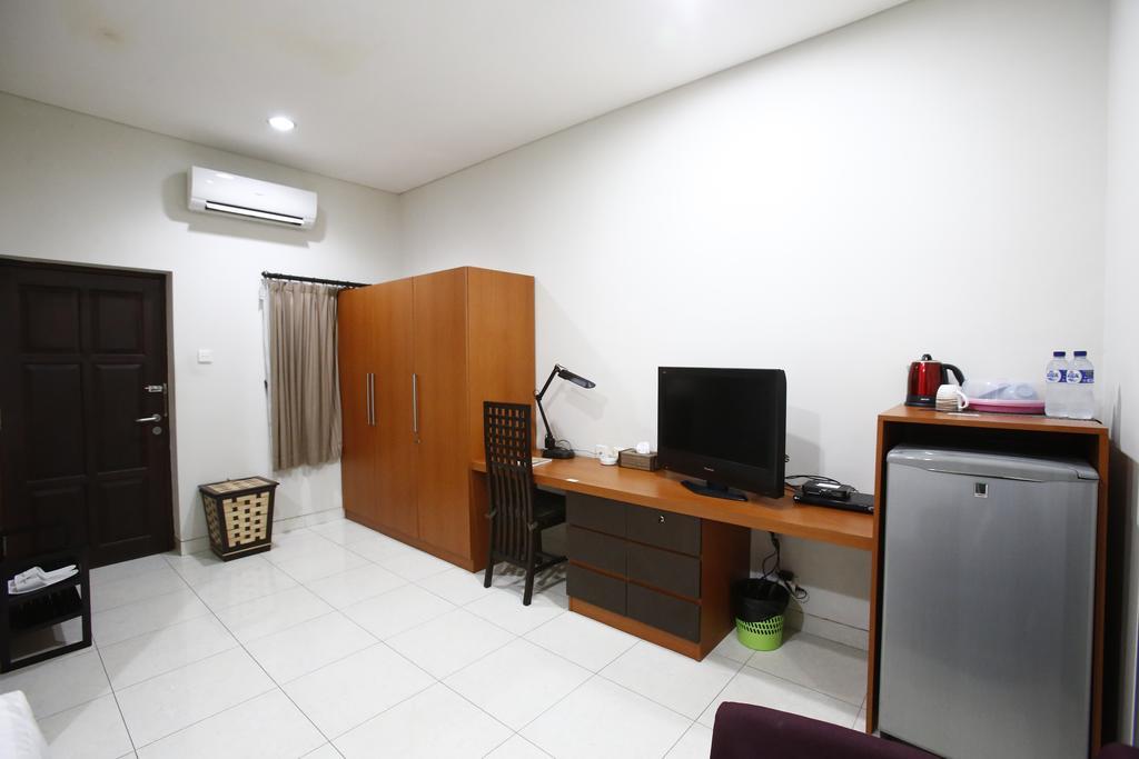 Reddoorz @ Menteng Джакарта Екстериор снимка